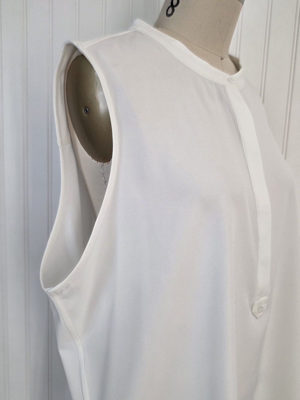 SPANX Timeless White Sleeveless Blouse 2X - Picture 3 of 6